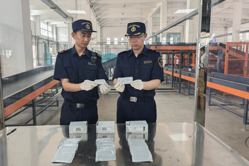 烟台海关查获超量携带进境物品1427件（图）