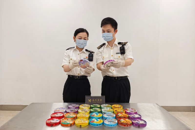 青岛胶东机场海关查获携带入境侵权“LABUBU”产品483件（图）