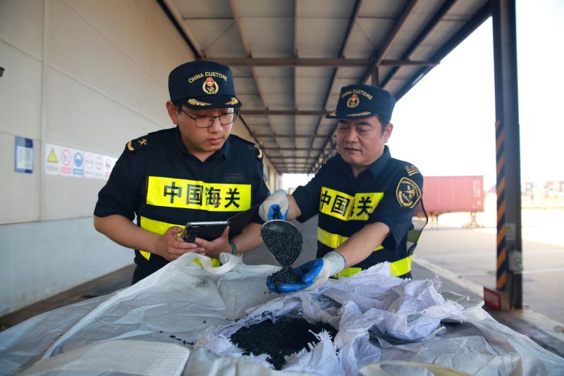 进口危化品“零积压” 海关新模式破解高温季通关难题