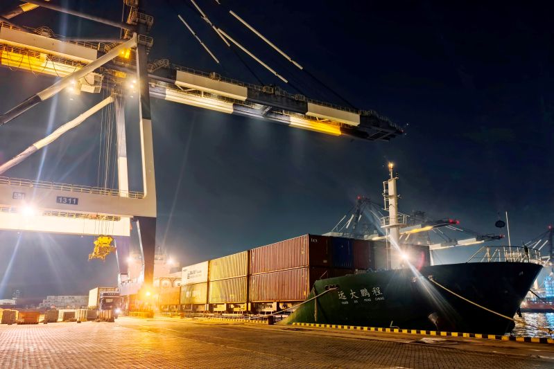 烟台海关查获违规携带进境砗磲制品8件（图）