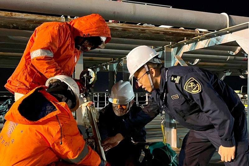 烟台海关查获违规寄递进境隐形眼镜720片枚（图）