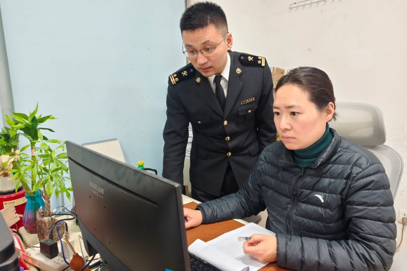 青岛大港海关截获违规携带入境植物种子26.4千克（图）